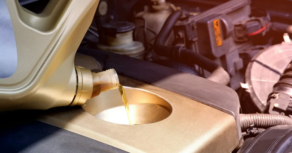 Best Car Oil Change Replacement Service in UAE at TyresCart