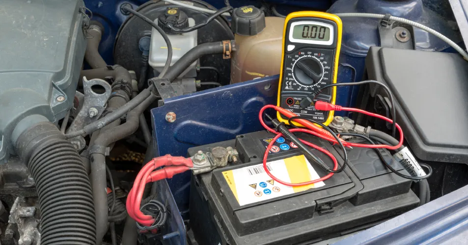 Car Battery Testing by Professional in UAE by TyresCart