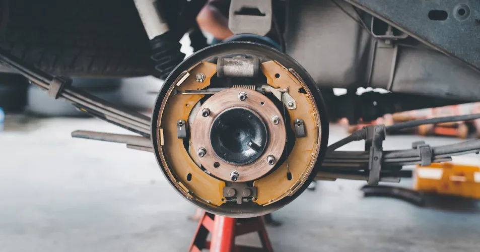 Car brake shoes replacement service in uae at TyresCart