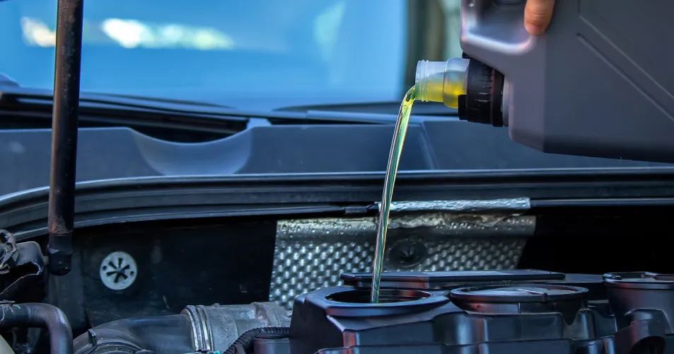 Car Engine Oil Replacement Service in UAE at TyresCart