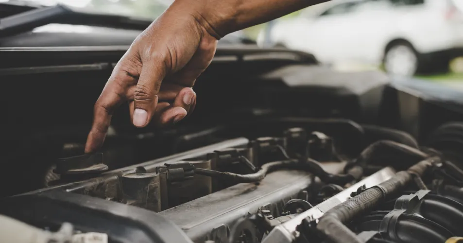 Quick oil leak inspection and repair service in UAE