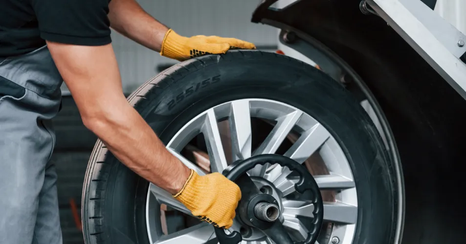 reliable car wheel balancing service in UAE at TyresCart