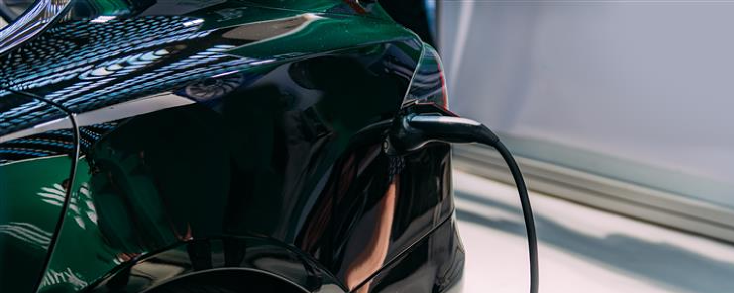 Top Tyre Brands for Tesla, Nissan Leaf & Other EVs in UAE
